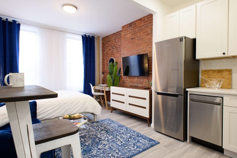 240 E 75th Studio Apartment detail view 2