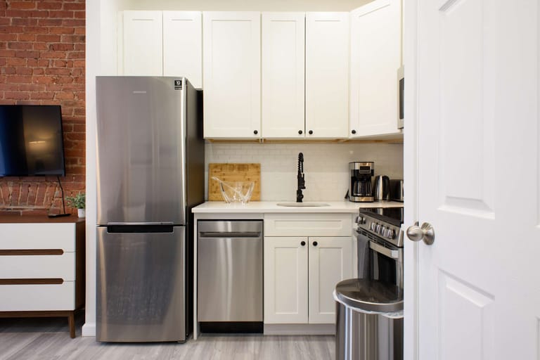 240 E 75th Studio Apartment detail view 3