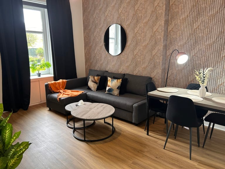 Coatbridge Apartments - image 1