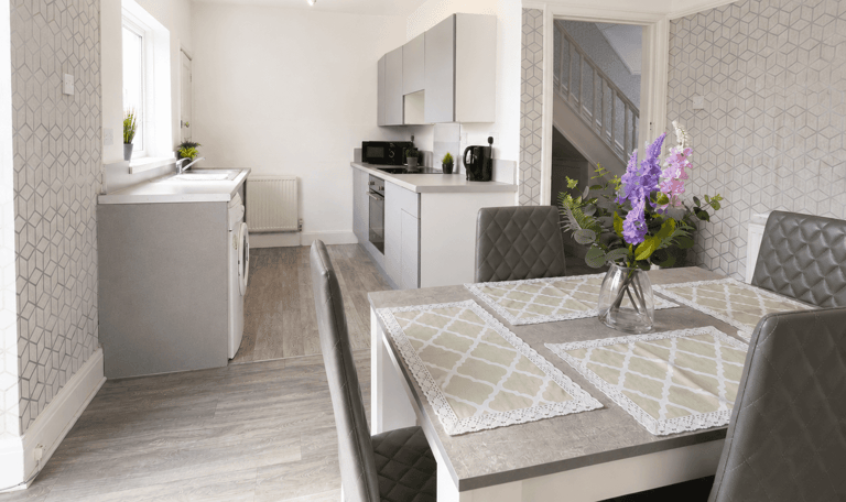 Silverlake 3 Bedroom House - image 1