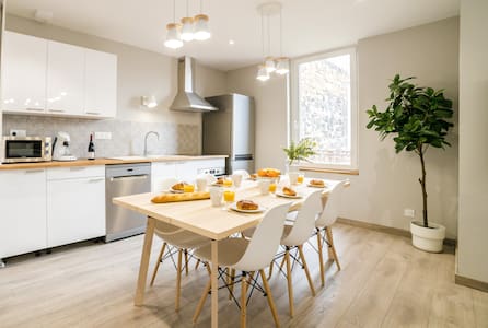 Apartment 100 REPUBLIQUE - image 1