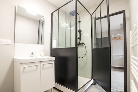 Apartment 100 REPUBLIQUE detail view 4