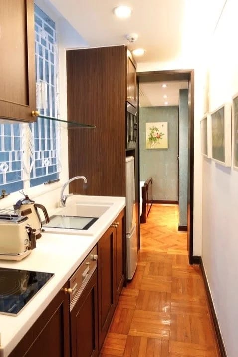 Causeway Bay Apartments detail view 3