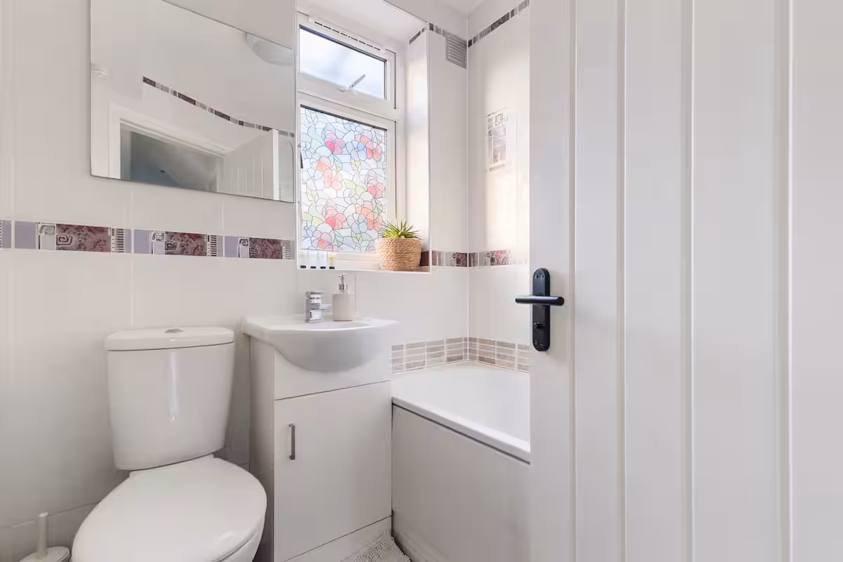Dagenham 4 bedroom Cosy House