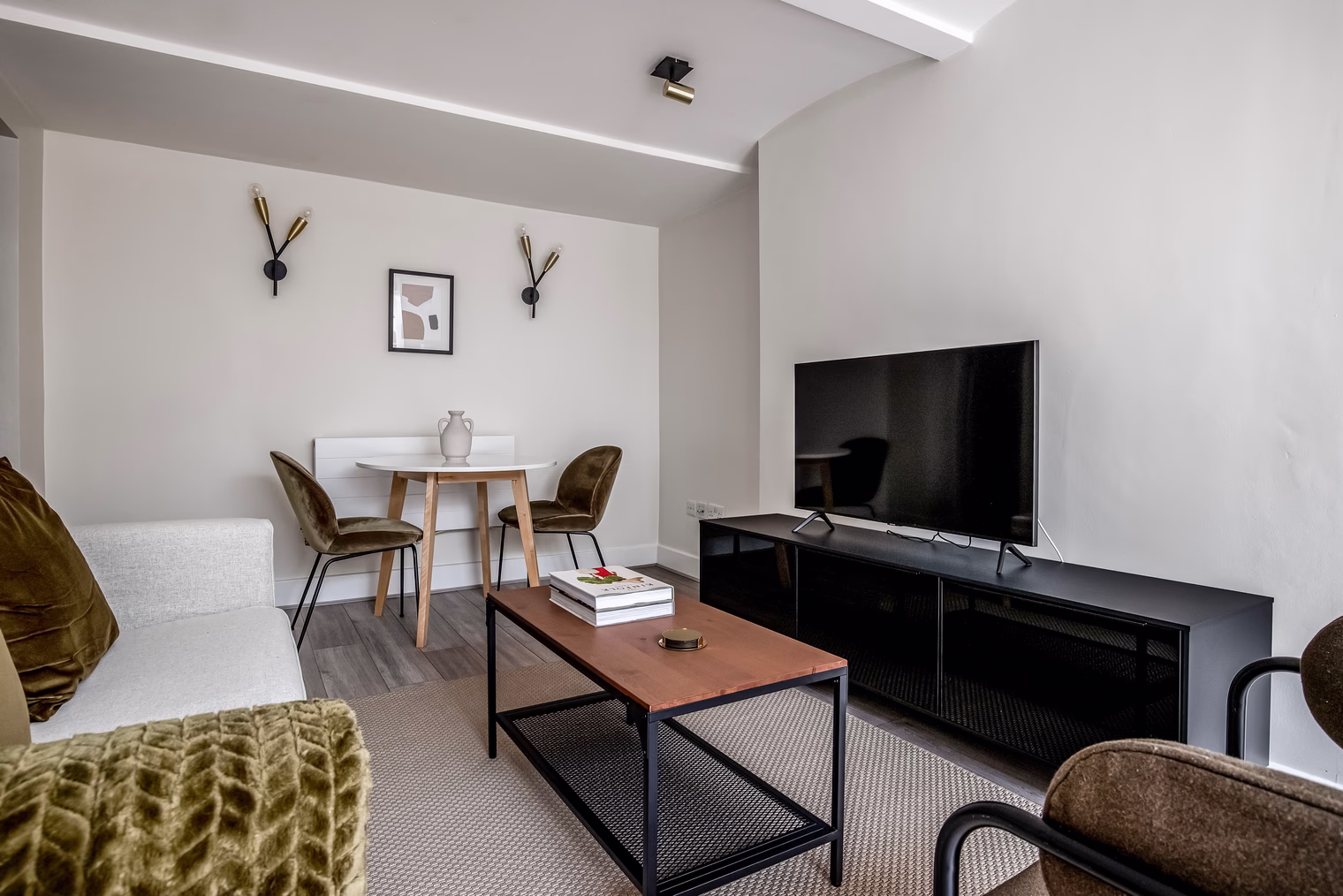 Nottingham Place Apt detail view 3