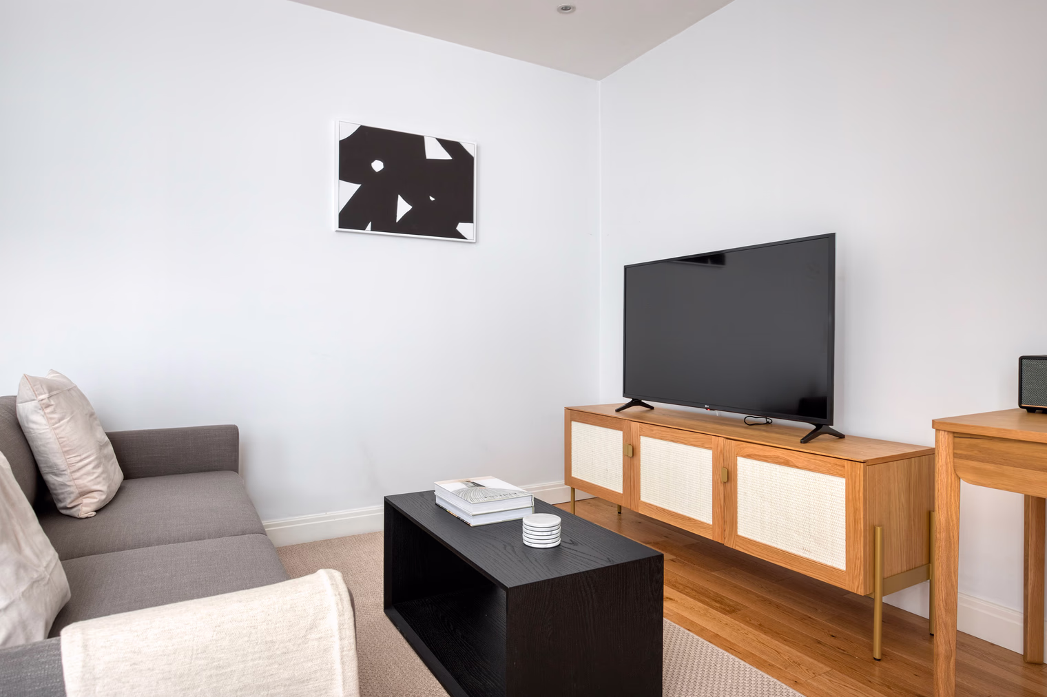 Queensborough Apt detail view 1