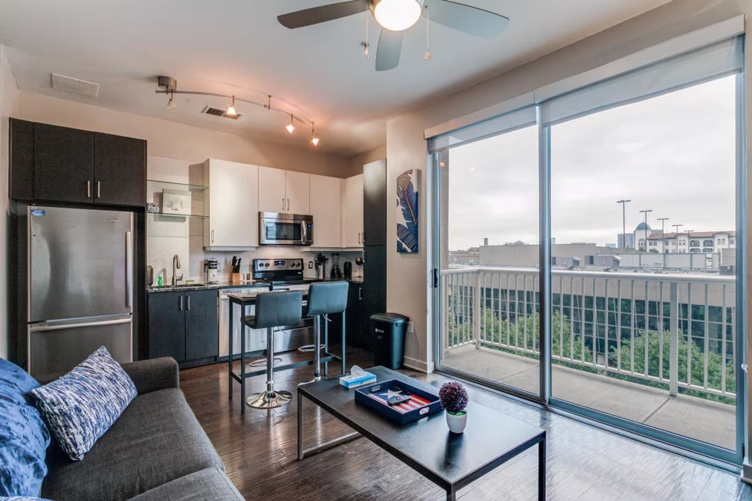 Cityplace Apartment detail view 1