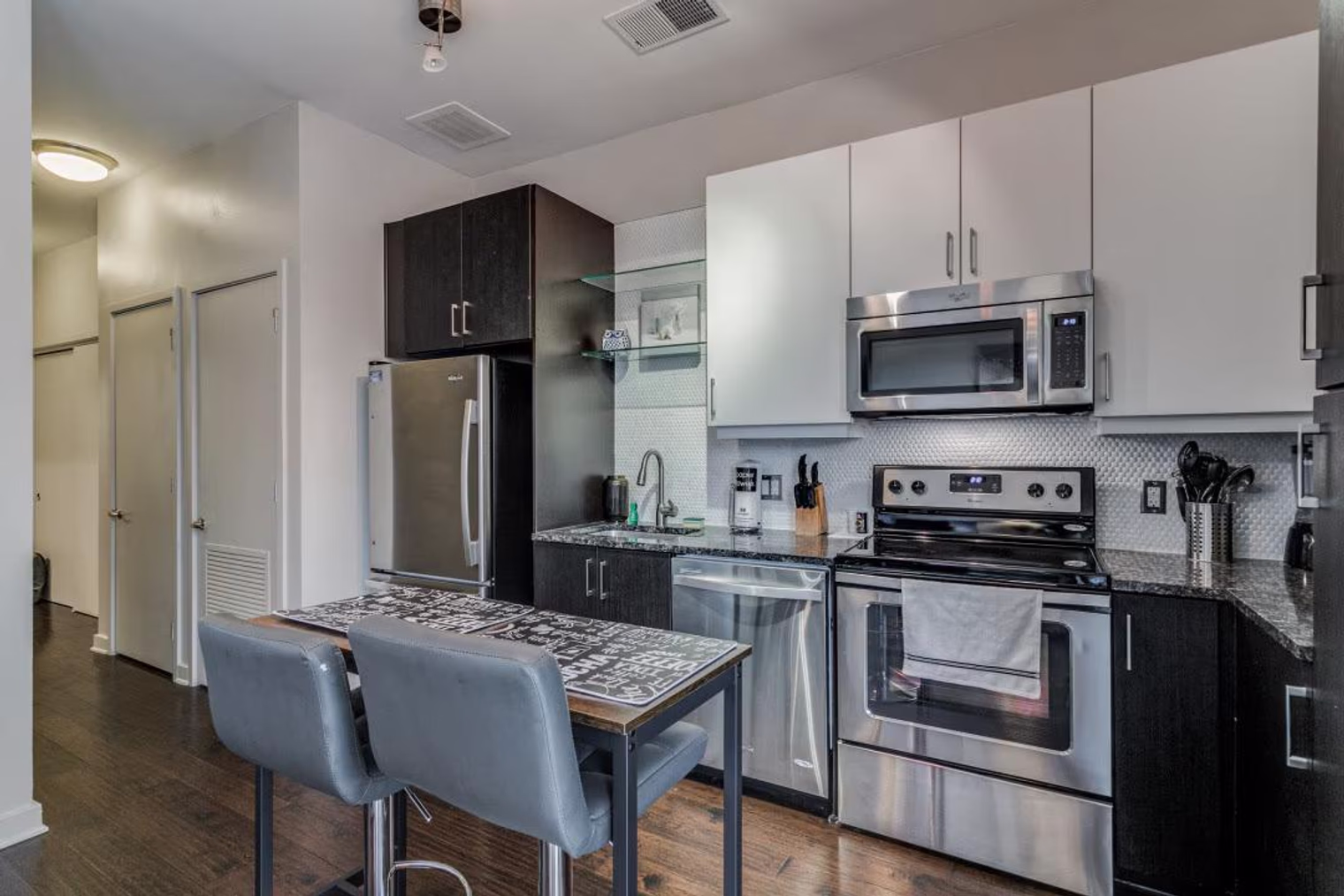 Cityplace Apartment detail view 4