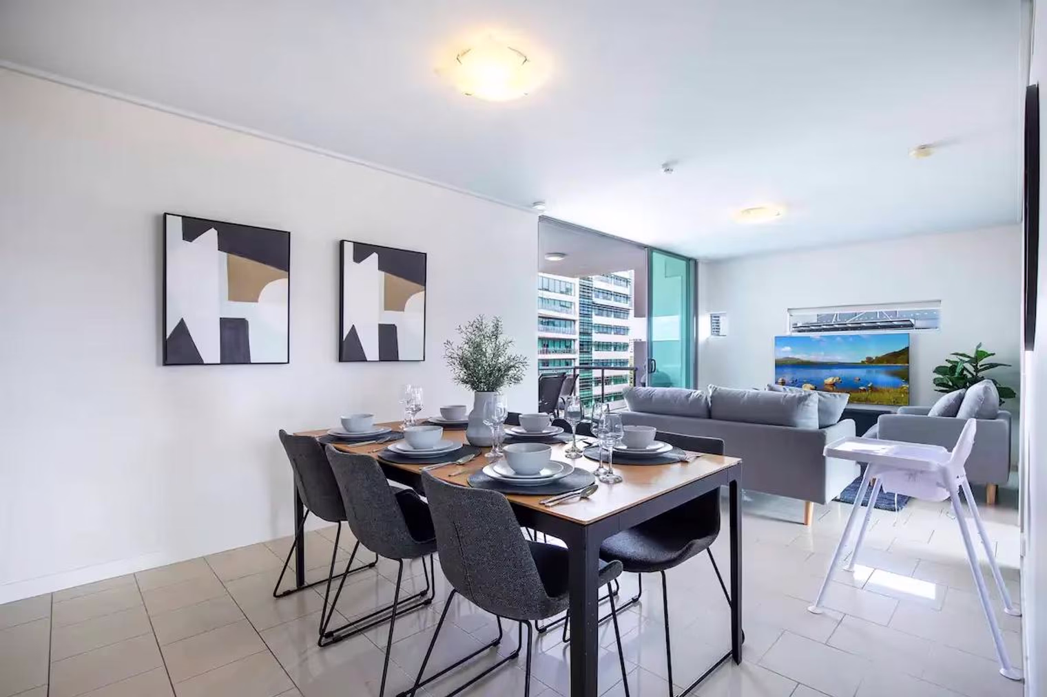 Roma Street Apartments detail view 1