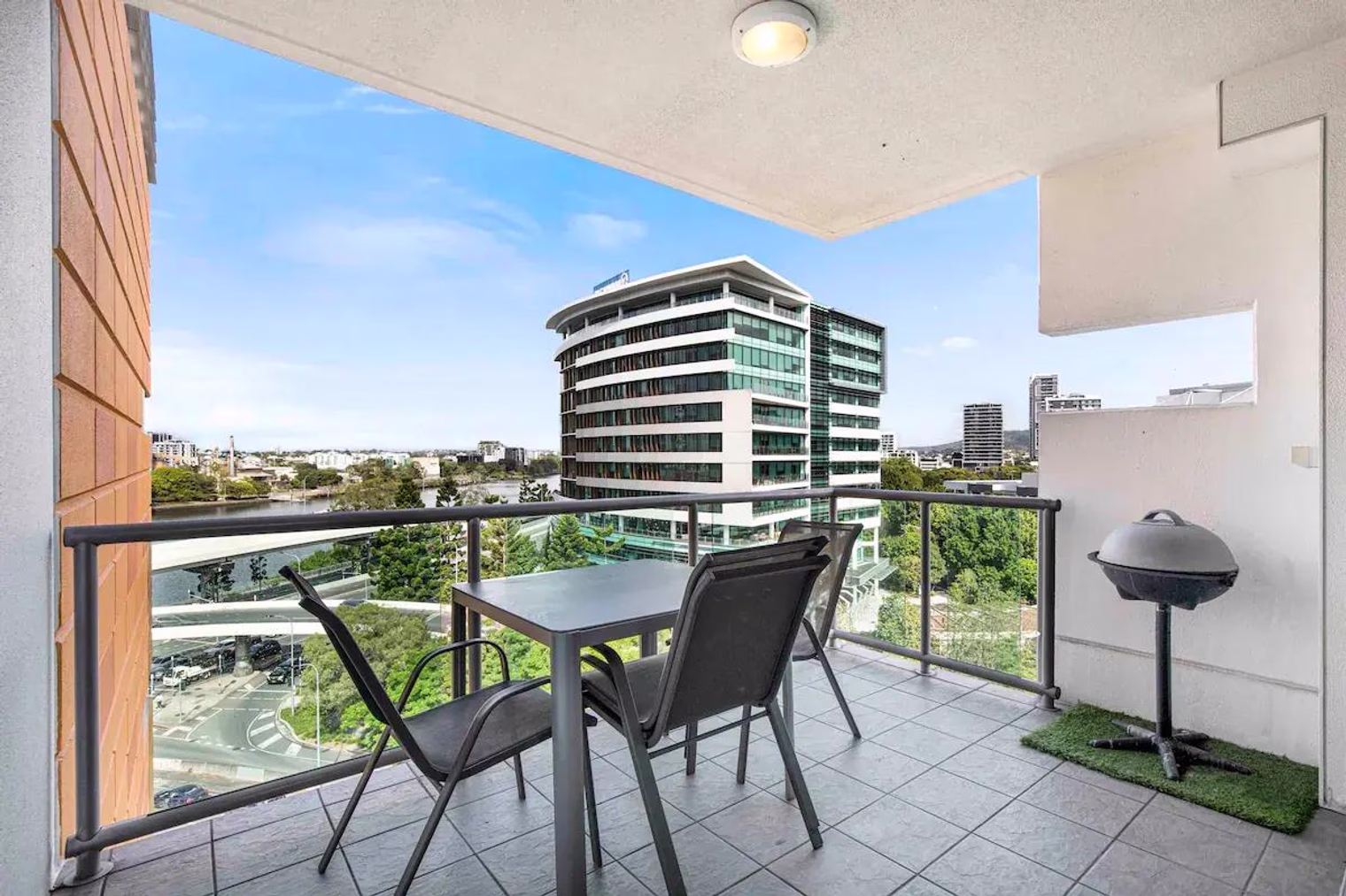 Roma Street Apartments detail view 3