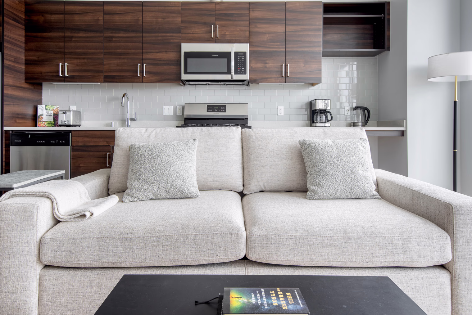 Van Ness Apartment detail view 1