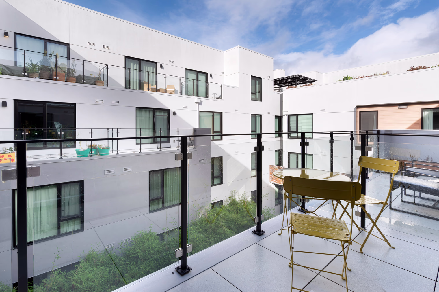 Howard St Apartment detail view 4
