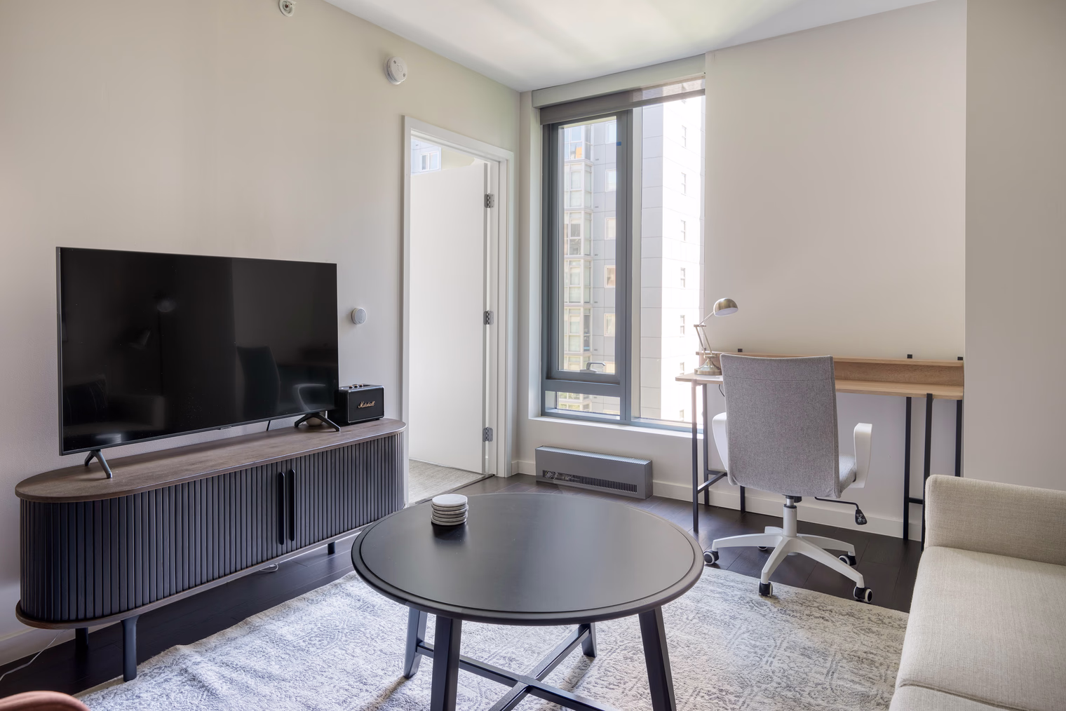 Van Ness Ave Apartment detail view 1