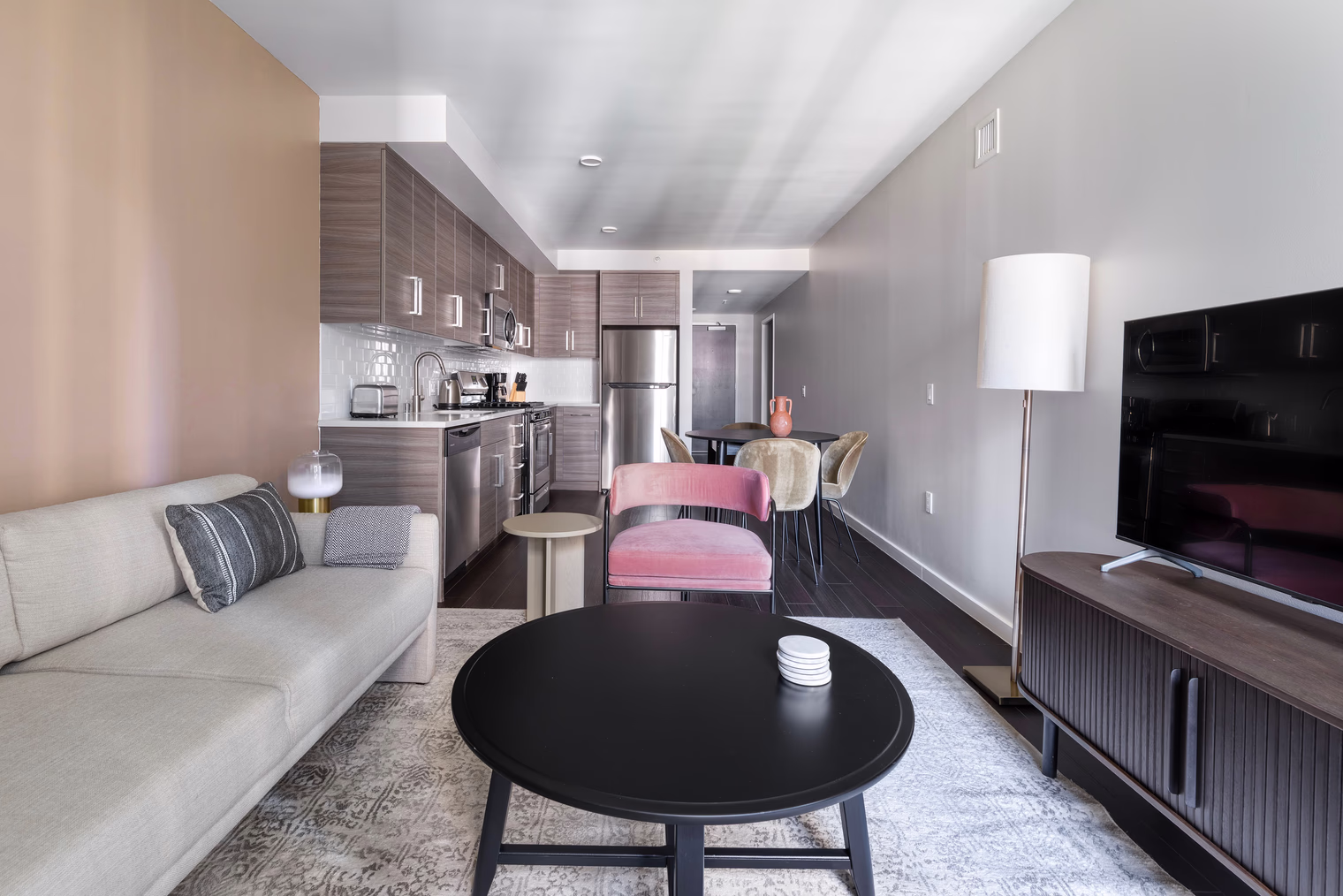 Van Ness Ave Apartment detail view 2