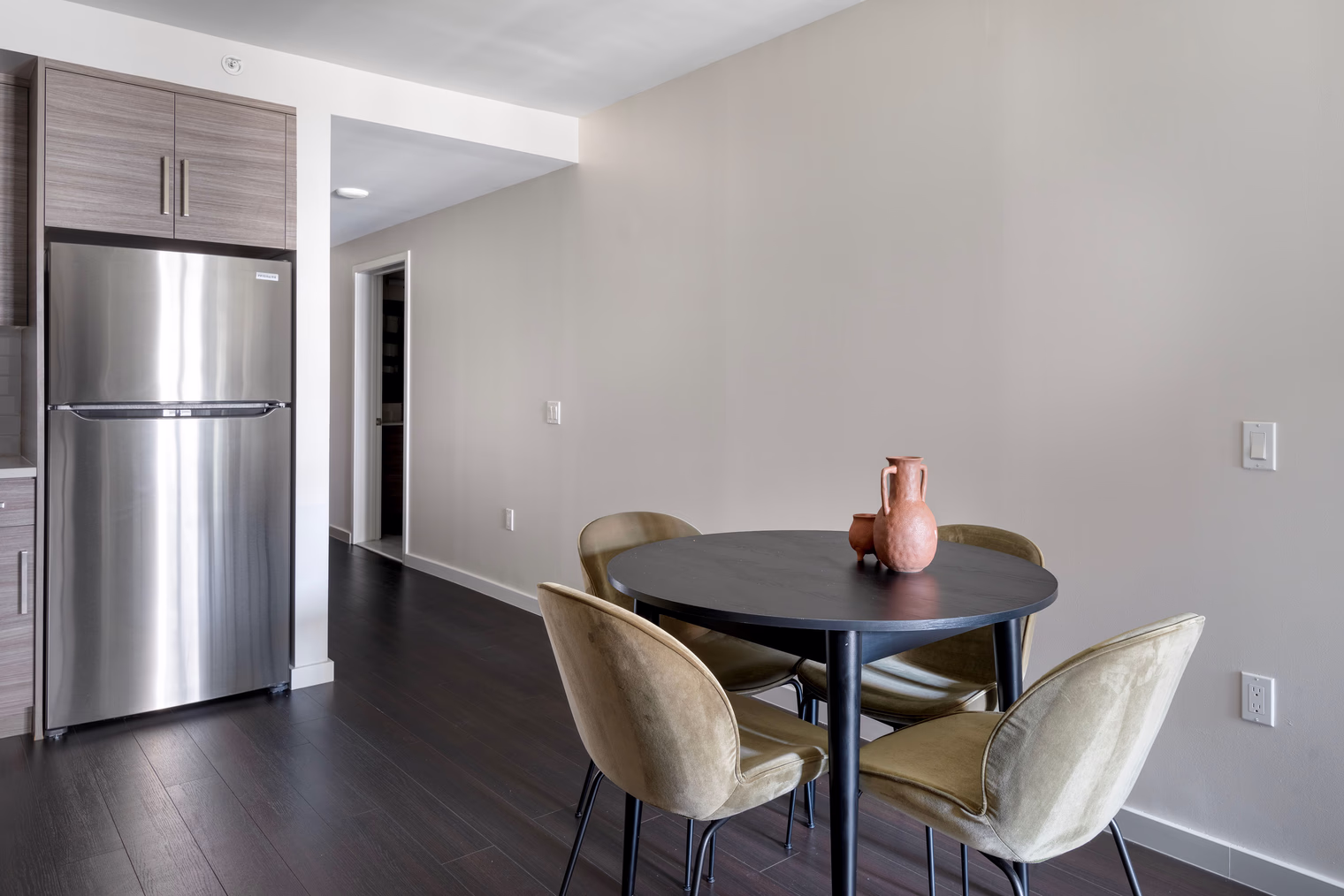Van Ness Ave Apartment detail view 4