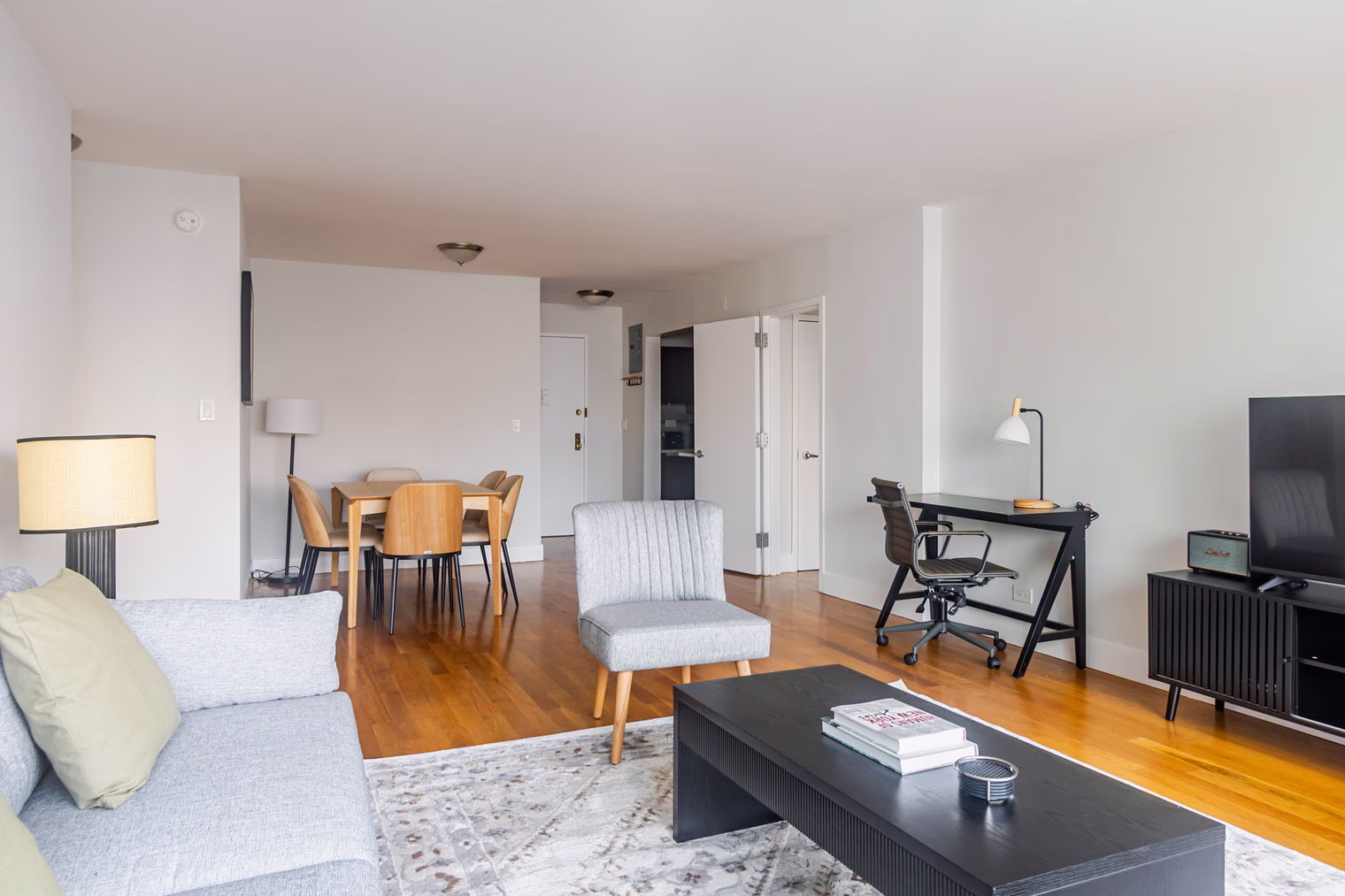 Stonehenge Apartment detail view 2