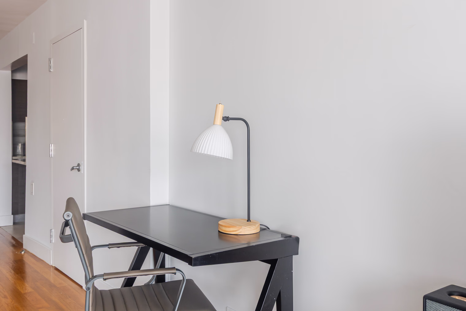 Stonehenge Apartment detail view 4