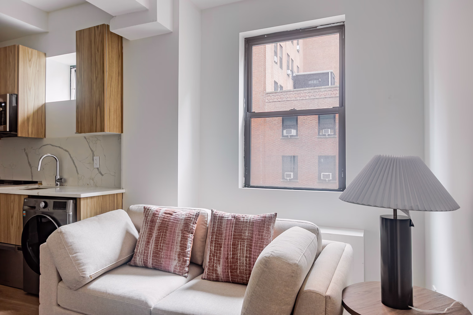 Tatham House, 138 East 38th St detail view 1