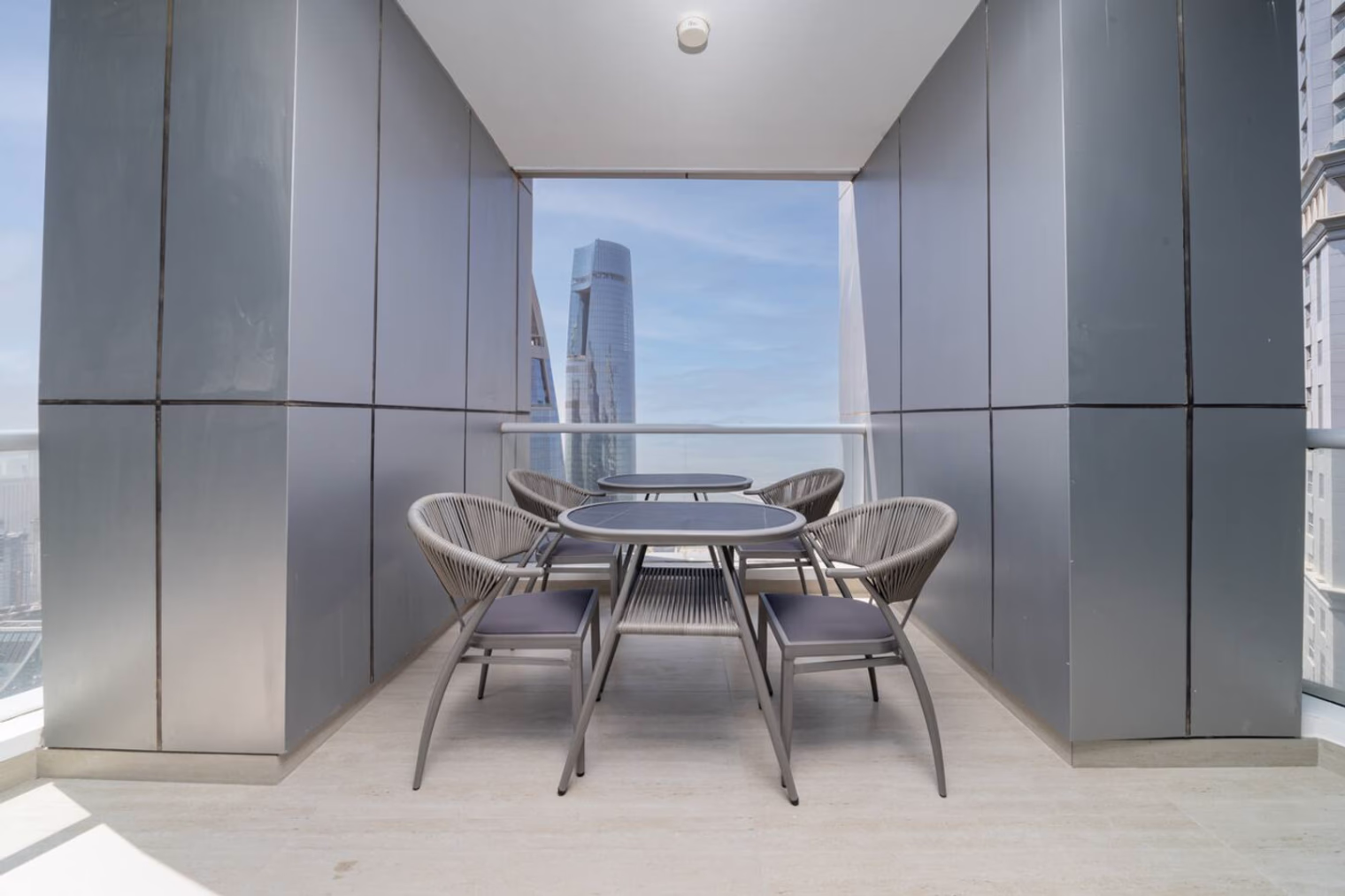 Marina Skyline Apartment detail view 2