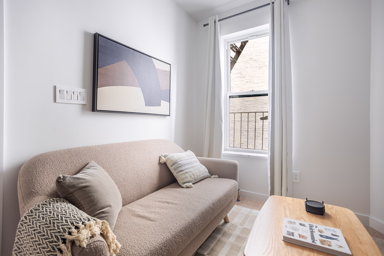 Price St Apt detail view 3