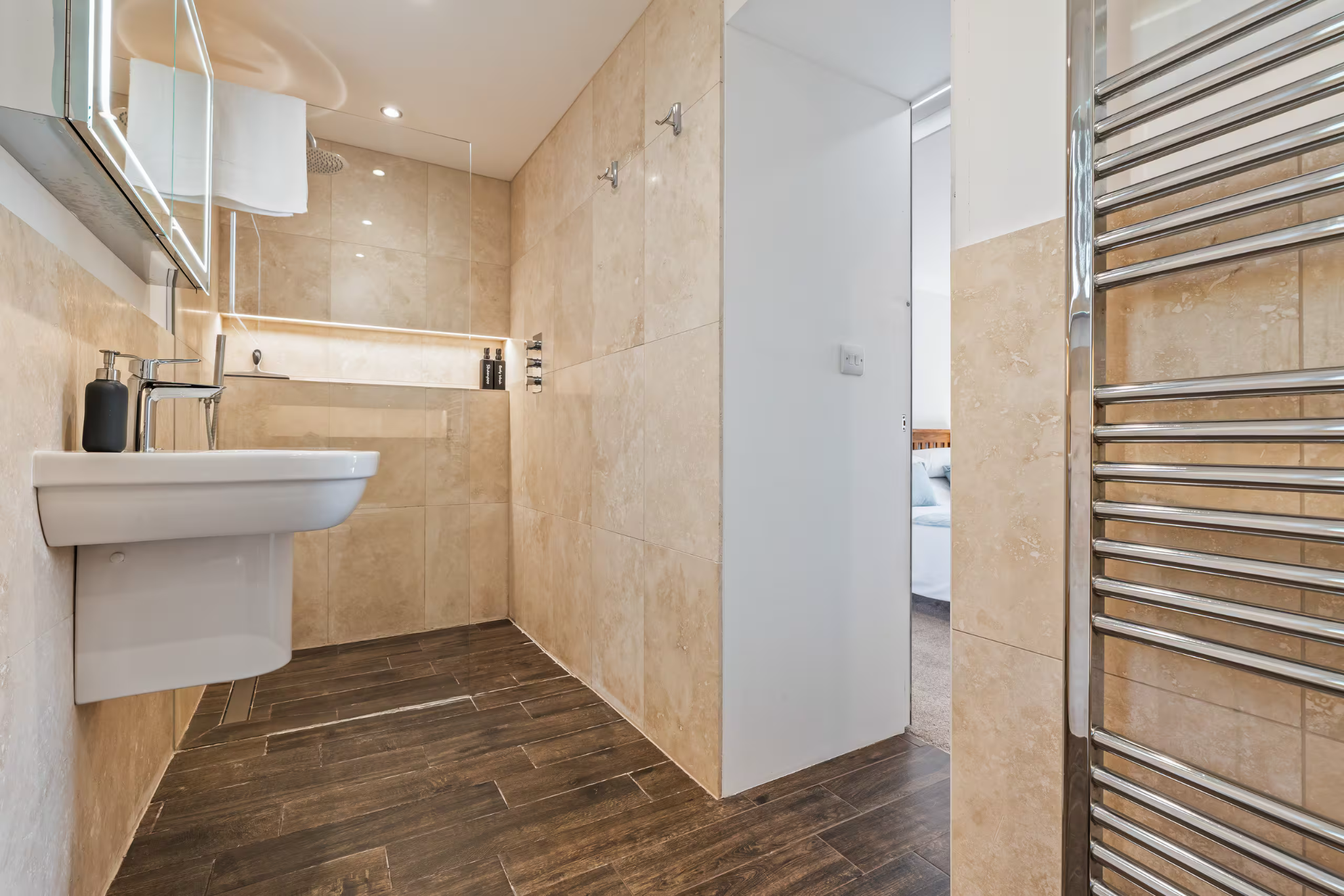 5 Bedroom House - image 5