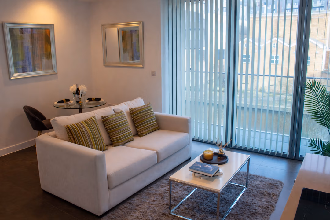 Brook House Apartments - image 1