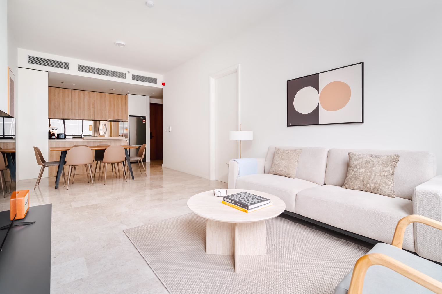 2 Bedroom 2 Bathroom Apartment - image 4