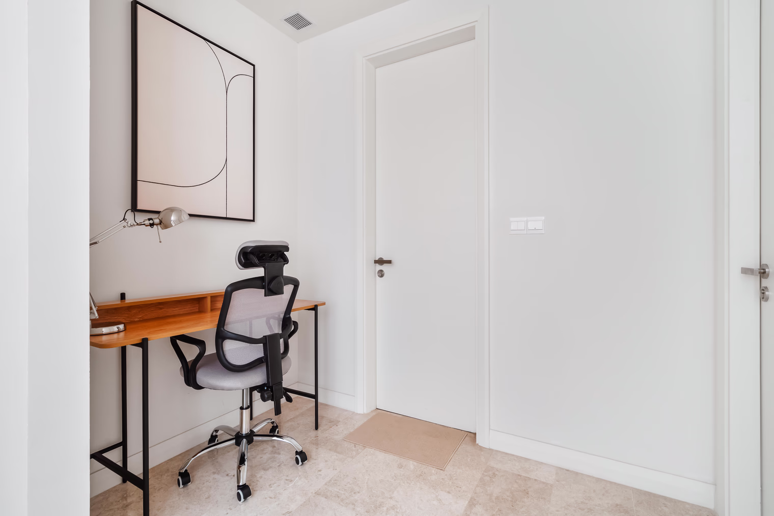 2 Bedroom 2 Bathroom Apartment - image 5