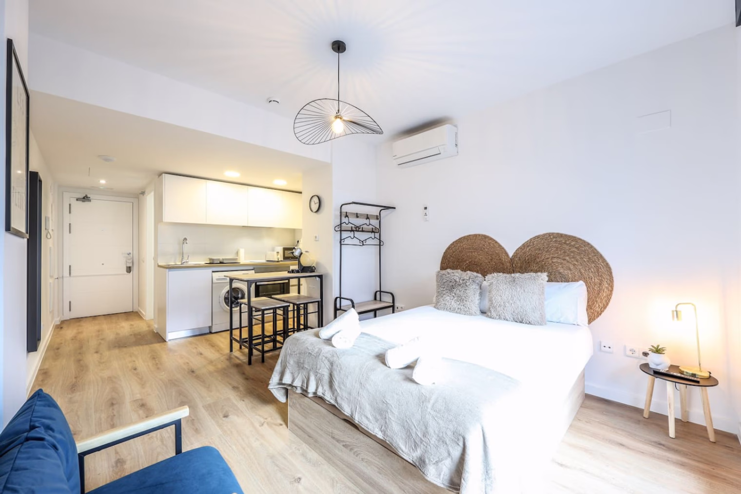 Studio Apartment - image 1