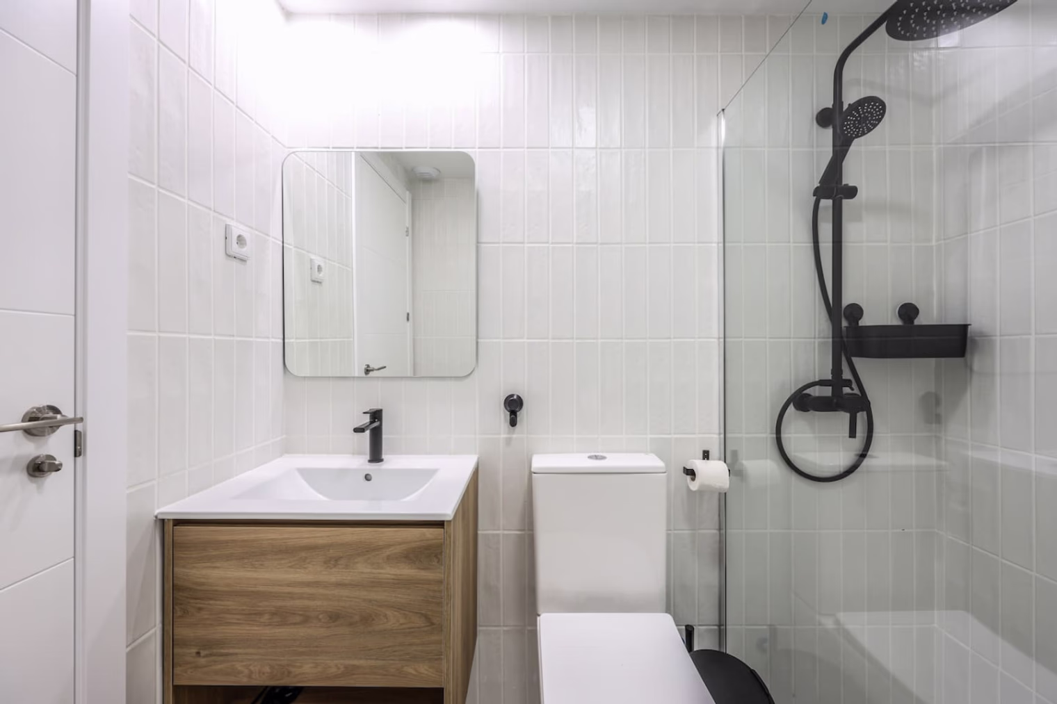 Studio Apartment - image 3