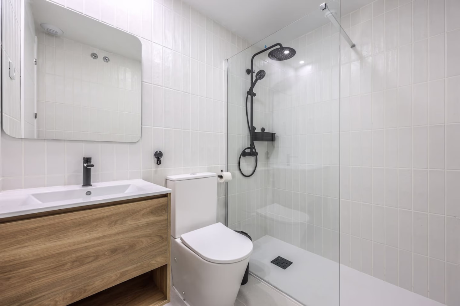 Studio Apartment - image 4