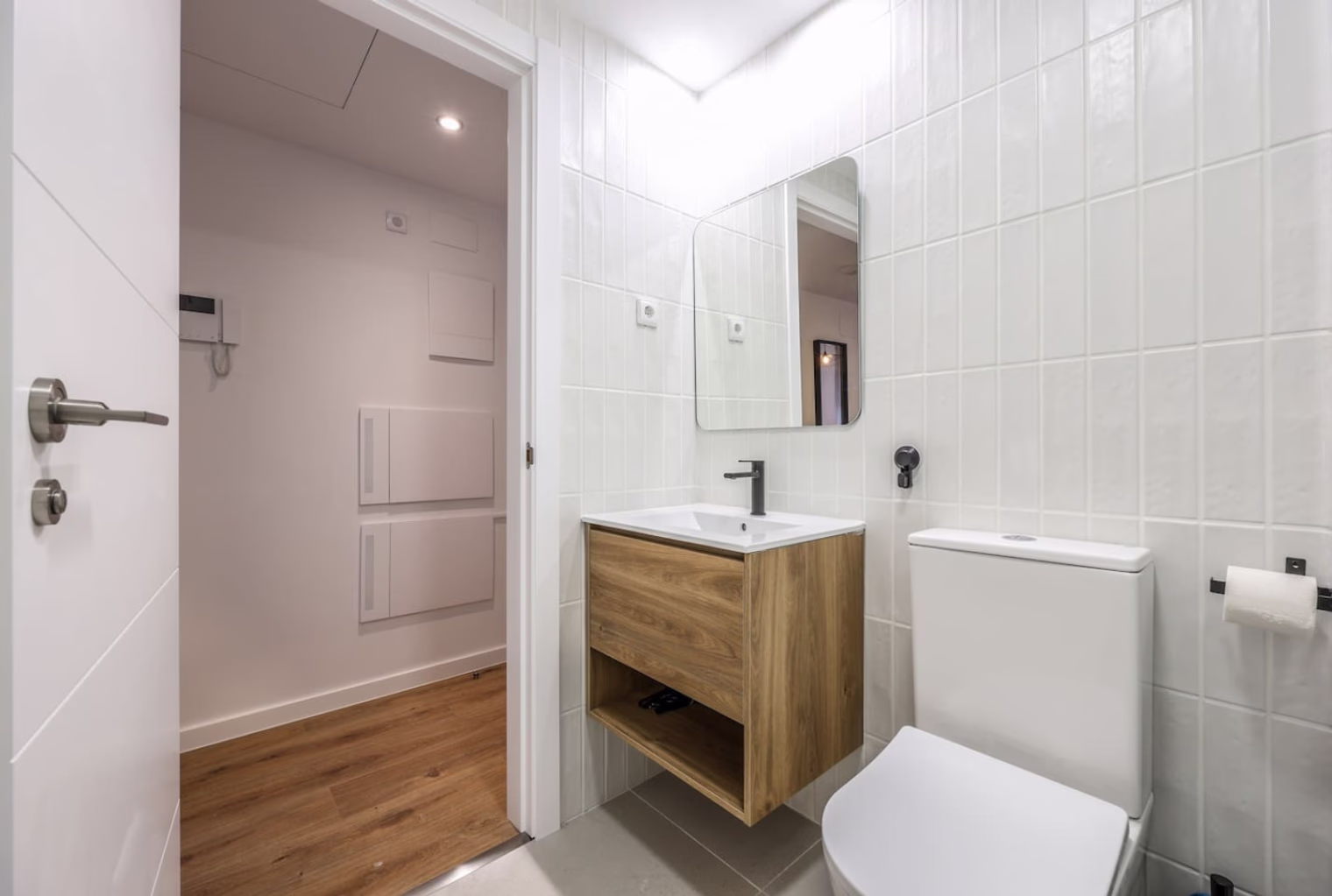 Studio Apartment - image 5